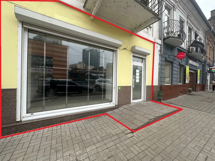 Червона лінія, центр міста. Був "ПриватБанк" Ремонт як на фото, все відповідає дійсності. - фото 1