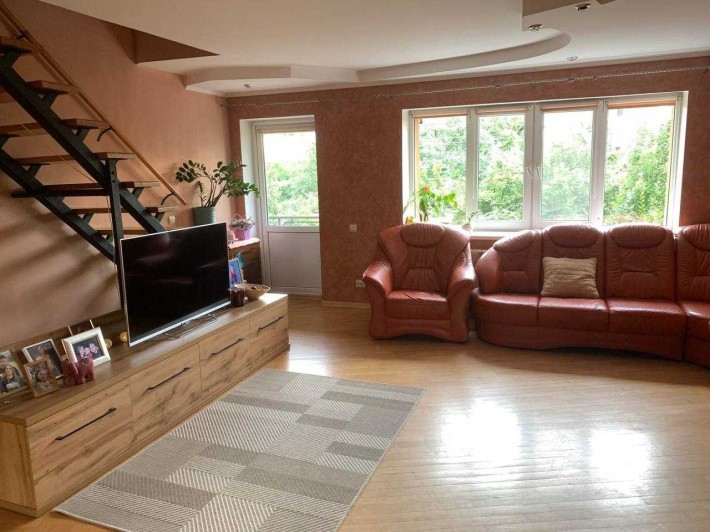 Напівособняк в ЦЕНТРІ міста з РЕМОНТОМ! - фото 1