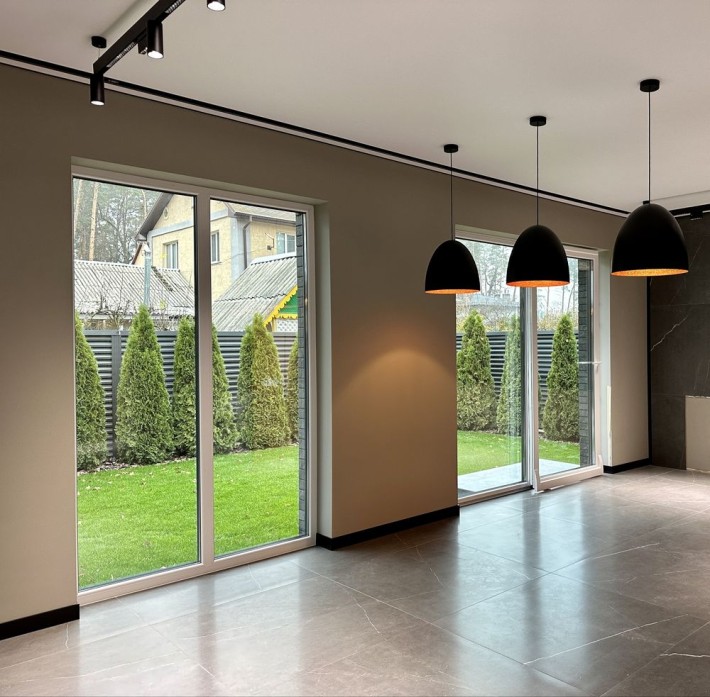 Шикарний будинок з ремонтом в лісовій Бучі. - фото 1