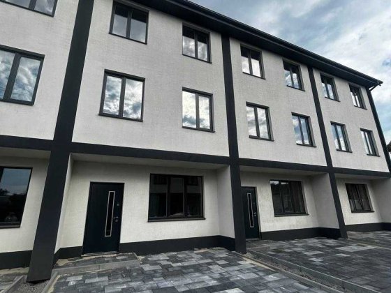 Таун | Вишневе |  3 поверхи |Без комісії]| Вишневе