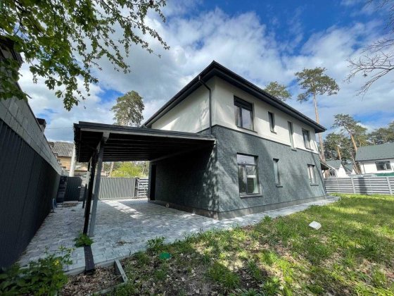 Дуже красивий будинок серед сосен з автонавісом, закрита територія Буча