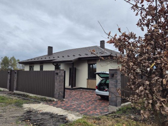 Великий будинок з дуже вдалим плануванням та другим світлом у Бучі Буча