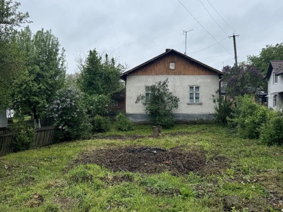 Будинок із землею  в місті Ивано-Франковск