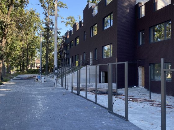 Продаж Таунхаус з газовим опаленням, терасою на даху в центрі Бучі Буча