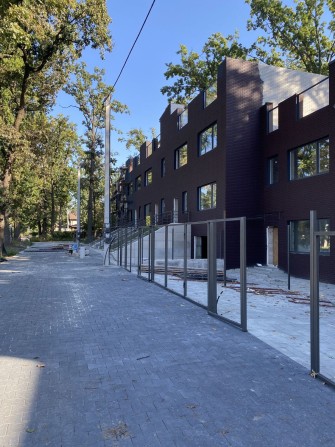 Продаж Таунхаус з газовим опаленням, терасою на даху в центрі Бучі - фото 1