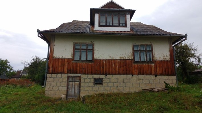 Особняк в Косові, півторачка з прибудовами - фото 1