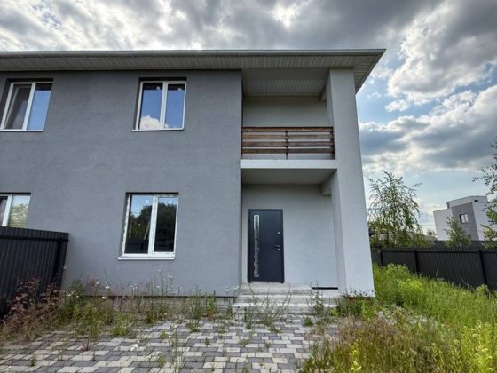 Дуплекс в крутій локації, МІНІМАЛЬНЕ ОФОРМЛЕННЯ Буча