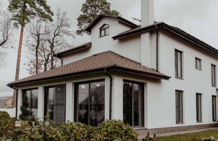 Будинок у Бучі  322 м², тепловий насос, сонячні батареї, гараж, підвал - фото 1