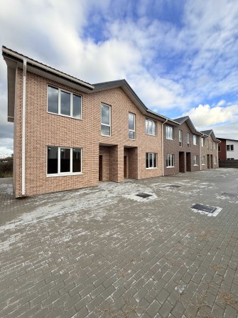 Продам Кутовий Таунхаус. Ділянка 1.7 соток. Тиха та Безпечна Локація. - фото 1