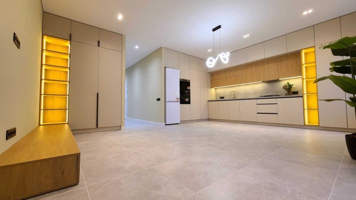 БЕЗ КОМІСІЇ, таун з новим РЕМОНТОМ, Сертифікат ТАК, вул. Давидчука - фото 1