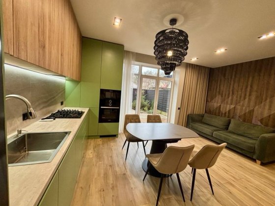 Продам Таун з усіма меблями, технікою та супер дизайнерським рішеннями Буча