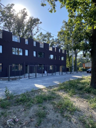 Продаж таунхаус біля парку з терасою та ділянкою 4 сот. у центрі Бучі - фото 1