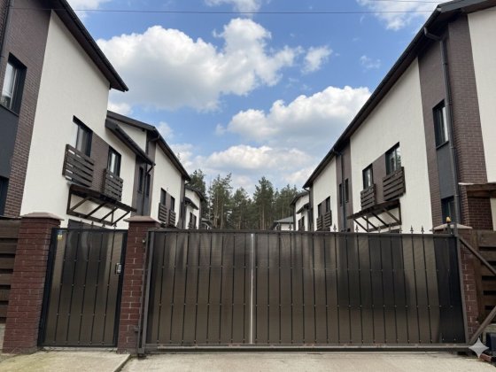 Готовий таунхаус з мінімальним оформленням біля парку КМ  Лісове Буча