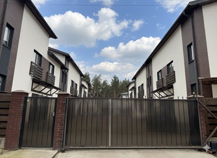 Готовий таунхаус з мінімальним оформленням біля парку КМ  Лісове - фото 1