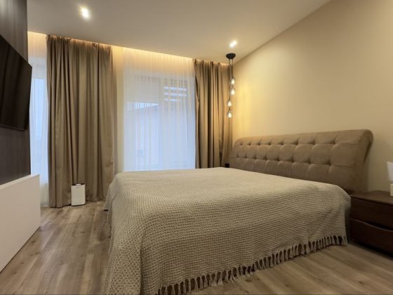 Таунхаус з ремонтом з великою ділянкою поряд з озером Ирпень