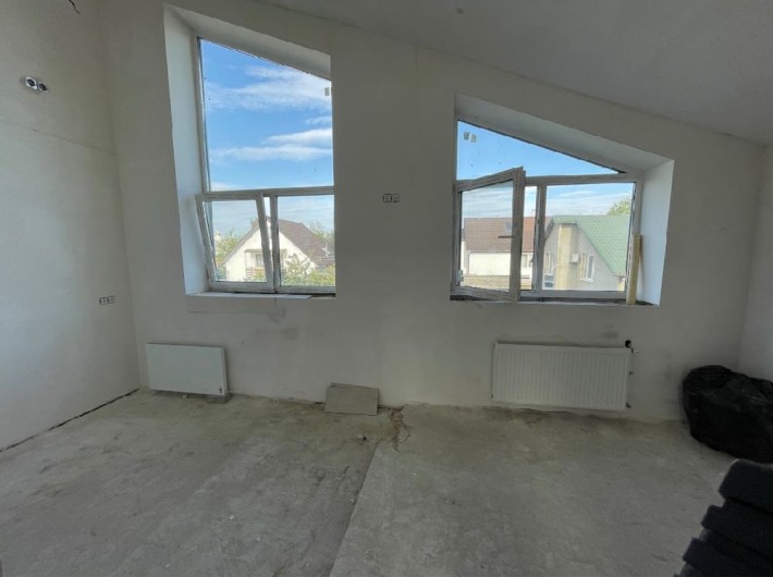 Двоповерховий таунхаус з частковим ремонтом! - фото 1