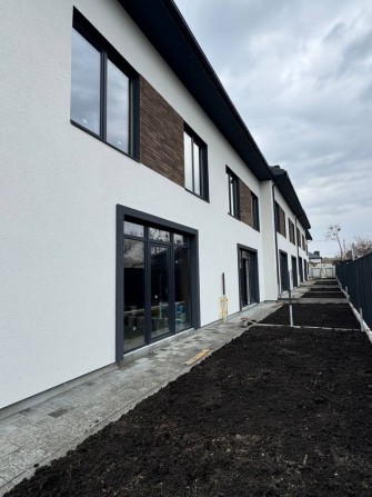 Центр міста! Двоповерховий готовий таунхаус! - фото 1