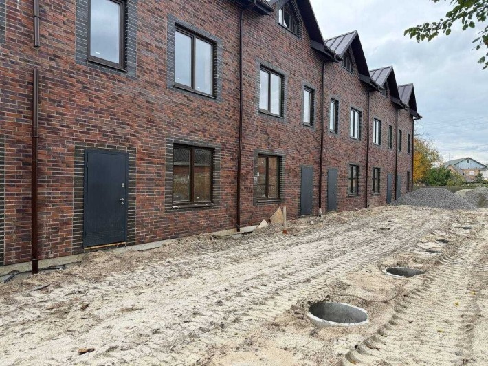 Продаж акційний – сучасні таунхауси у затишному районі Ірпеня - фото 1