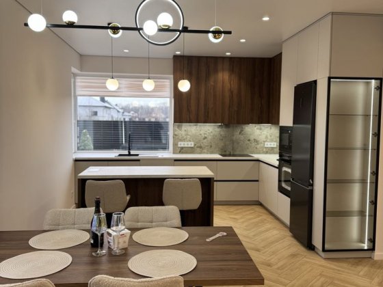 Будинок з дизайнерським ремонтом 7.2 сотих землі. Боратин. Луцьк