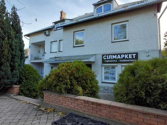 Житловий будинок з діючою прибутковою комерцією у Луцьку! Луцьк