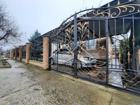 Продаж просторого та теплого будинку в районі Дружби Кривий Ріг