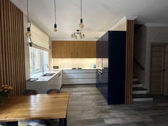 Гарний будинок 5 кімнат, з ремонтом, центр міста. Газ. парковка. Ірпінь