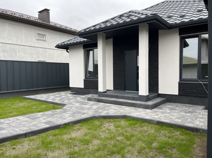 Однововерховий будинок в районі нової забудови - фото 1