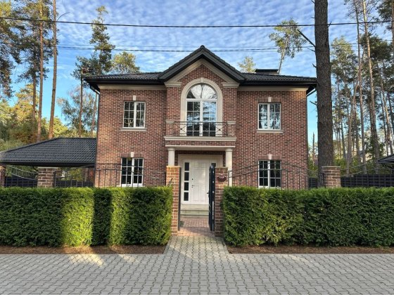 Продаж якісного будинку в закритому котеджному містечку. Бістро пекаря Буча