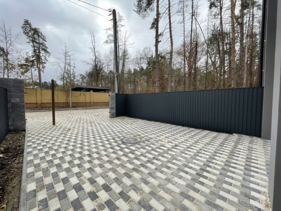 Таунхаус в соснах в місті Буча Буча