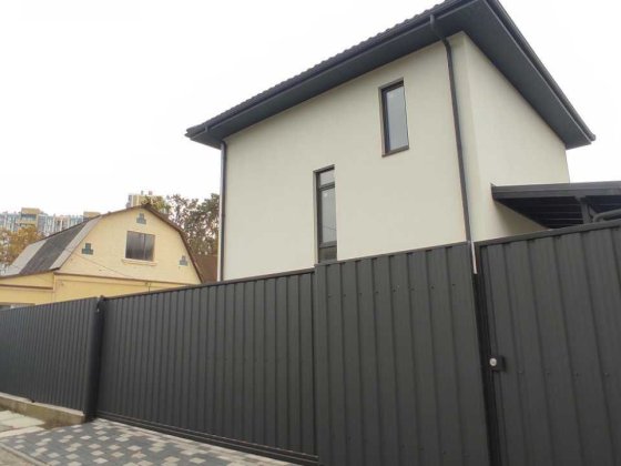 Окремий будинок з бомбосховищем. Газ заведен. Школа  та парк поруч. Ірпінь