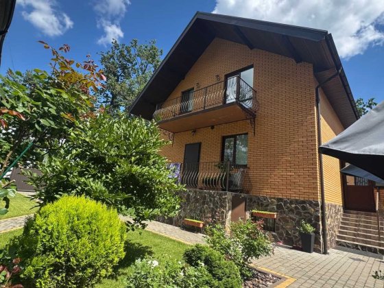 Будинок біля лісу в Бучі: ремонт, підвал, тераса та гараж Буча