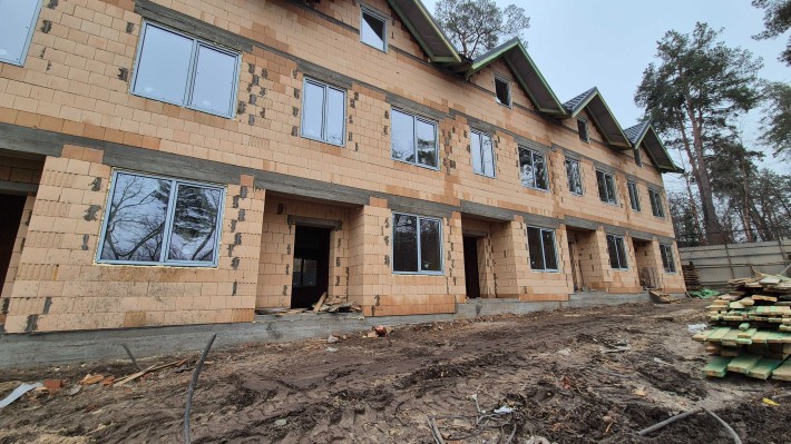 Класнючі тауни з керамоблоку з газом та великими двориками - фото 1