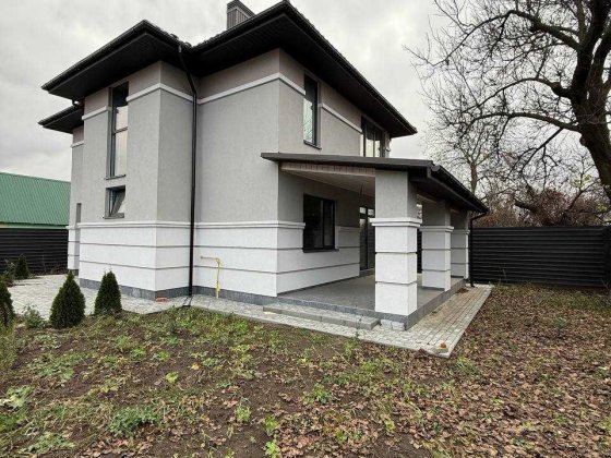 Окремий будинок у центрі Бучі з усіма центральними комунікаціями Буча