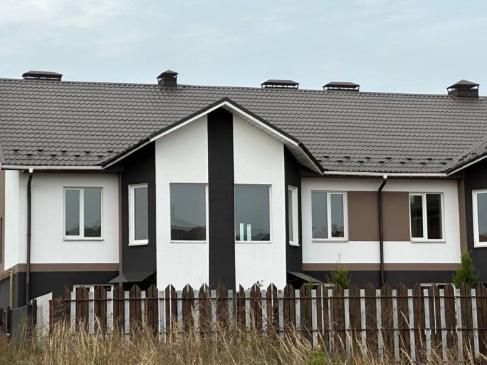 Таунхаус з розведенням електрики та газом в Стоянці. - фото 1