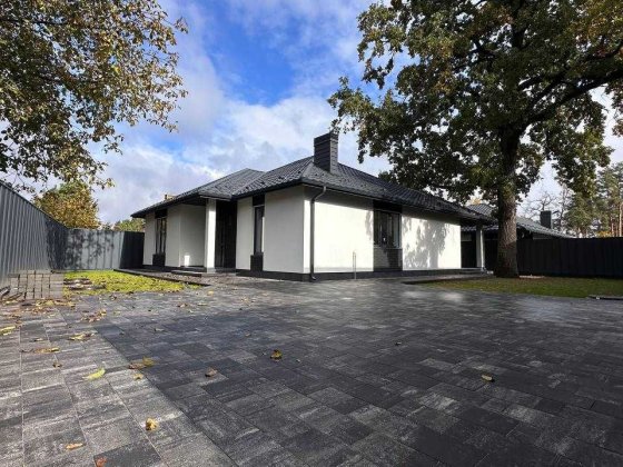 Одноповерховий будинок у Бучі 120м2 з терасою і ділянкою 4 сотки Буча