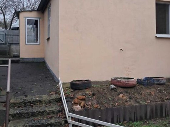 У продажу частина будинку на три кімнати Полтава