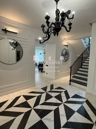 Розкішний будинок 230 м² з ремонтом, ділянка 10 соток, тераса, охорона - фото 1