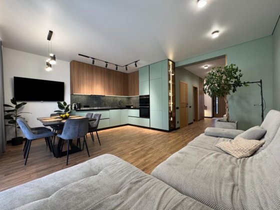 Продам котедж з авторським ремонтом в місті+ділянка 3 сот! Ровно