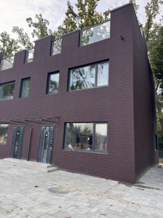 Кутовий таунхаус 116м2 + 4.1сотки землі! - фото 1