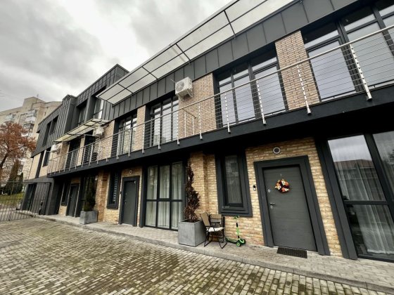 Продам котедж в районі 12 школи. Повністю укомплектований Ровно