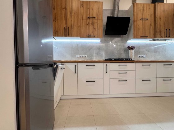 Продам просторий котедж з ремонтом на Щасливому Ровно