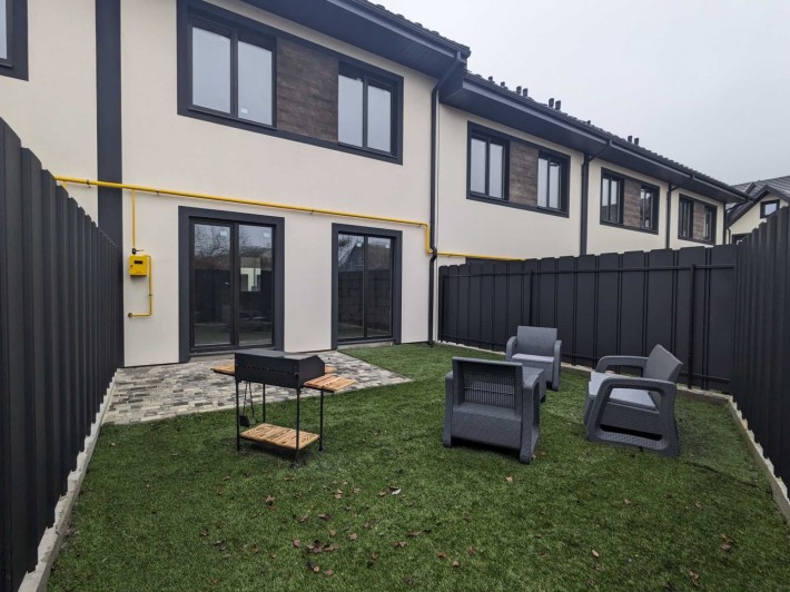 Сучасний таун в серці  Бучі з дизайн ремонтом. Газ опалення. Програми - фото 1