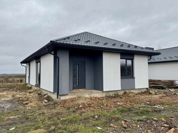 Продам окремий будинок з ділянкою 5 сот! - фото 1