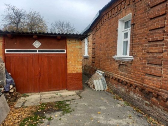 Продам 1/2 будинку в центрі, з участком землі 12 соток Суми