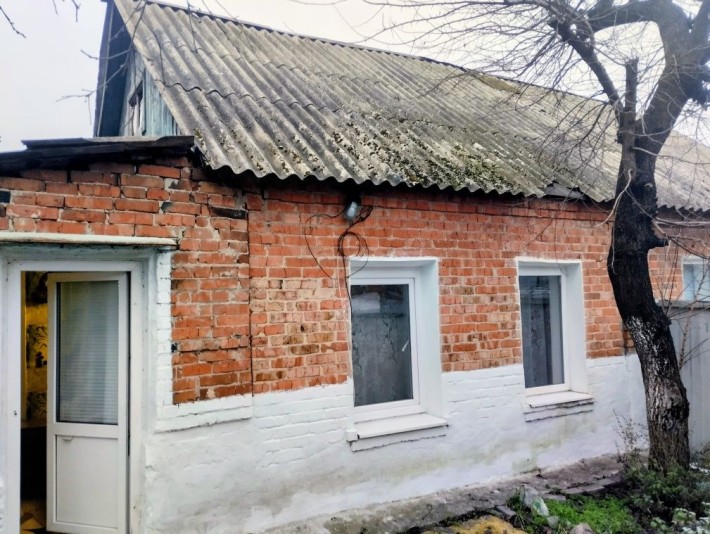 Продам півбудинку.Р-н:Баси, пр-т Свободи.Готовий до життя. - фото 1