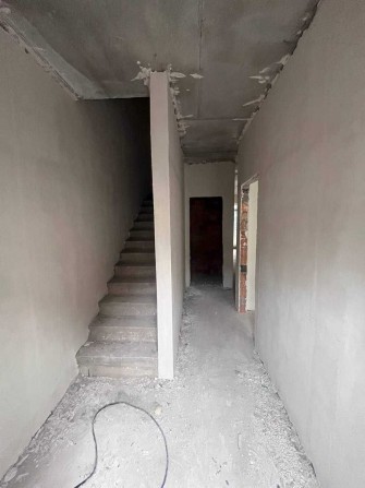 Двоповерховий таунхаус в лісовій Бучі, поруч садочок та супермаркети - фото 1