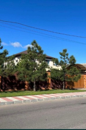 Чудовий  будинок та будиночок  з бассейном 5 хвилин до Центру - фото 1