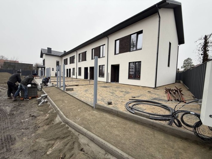 Таунхаус на набережній, з газом - фото 1