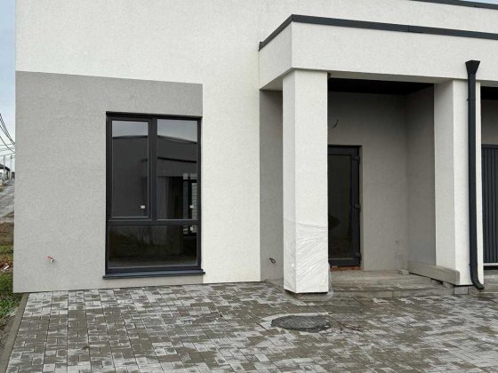 +Просторий кутовий котедж з максимальним відчуттям простору Ровно