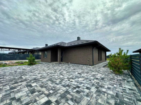 Продам сучасний будинок на ділянці 7 сот Рівне